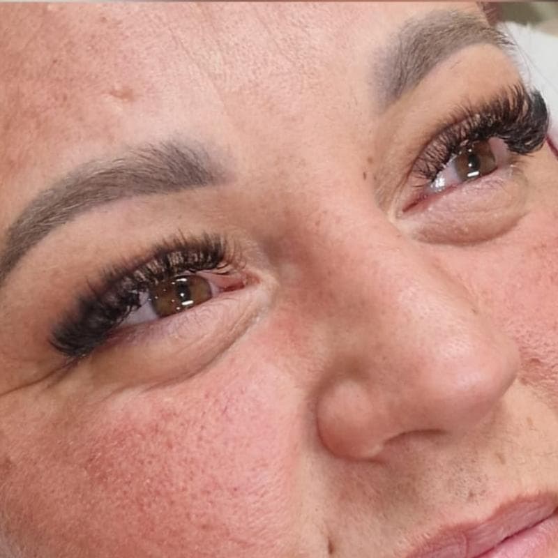 extension-cils-apres-02 Pose complète d’extensions de cils – résultat raffiné chez So Glam’s