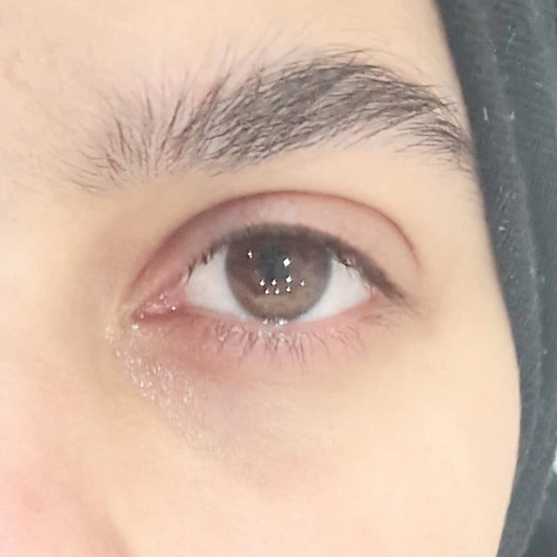 réhaussement-cils-avant Cils naturels avant réhaussement – cliente à Morlanwelz chez So Glam’s